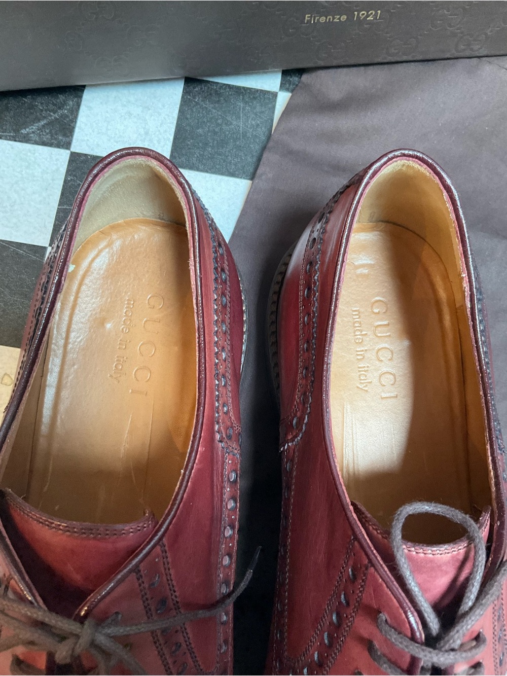 Gucci Men’s Bordeaux Leather Wingtip Oxfords - Picture 11 of 12